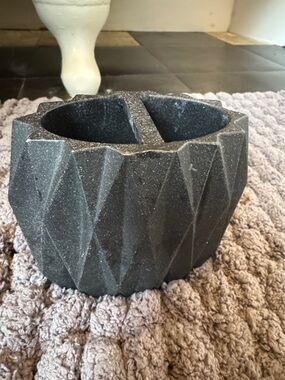 Geometric Textured Black Toothbrush Holder